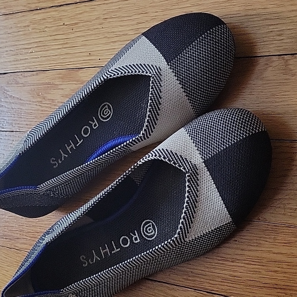 Rothy’s • the flat retired buffalo plaid round cap toe black white slip on sz 7.
